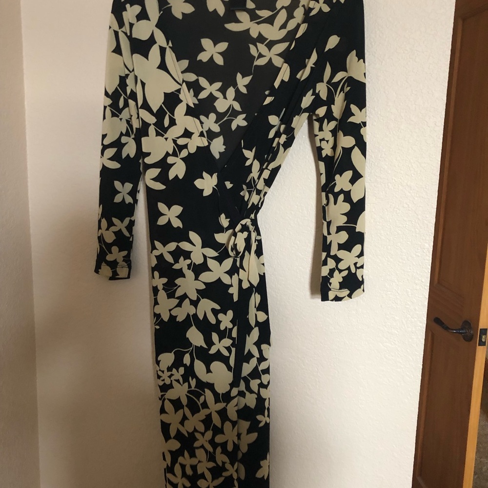Vintage(?) BCBGMaxAzria wrap dress. Size S